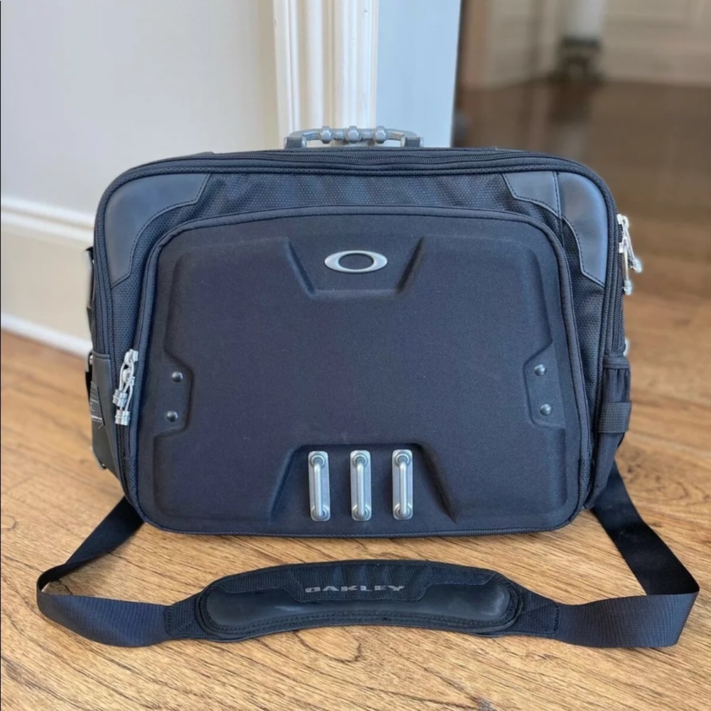 RARE-Oakley laptop bag EXCELLENT CONDITION!